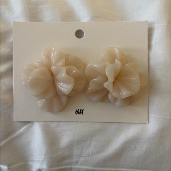 H&M Jewelry - Beige Floral Statement Earrings